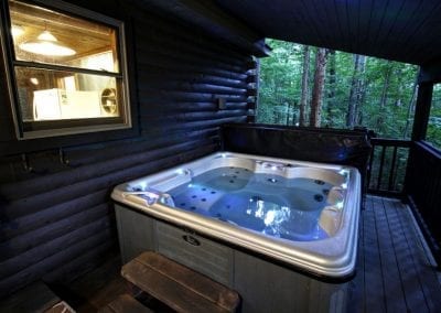 rustic hideaway cabins hot tub