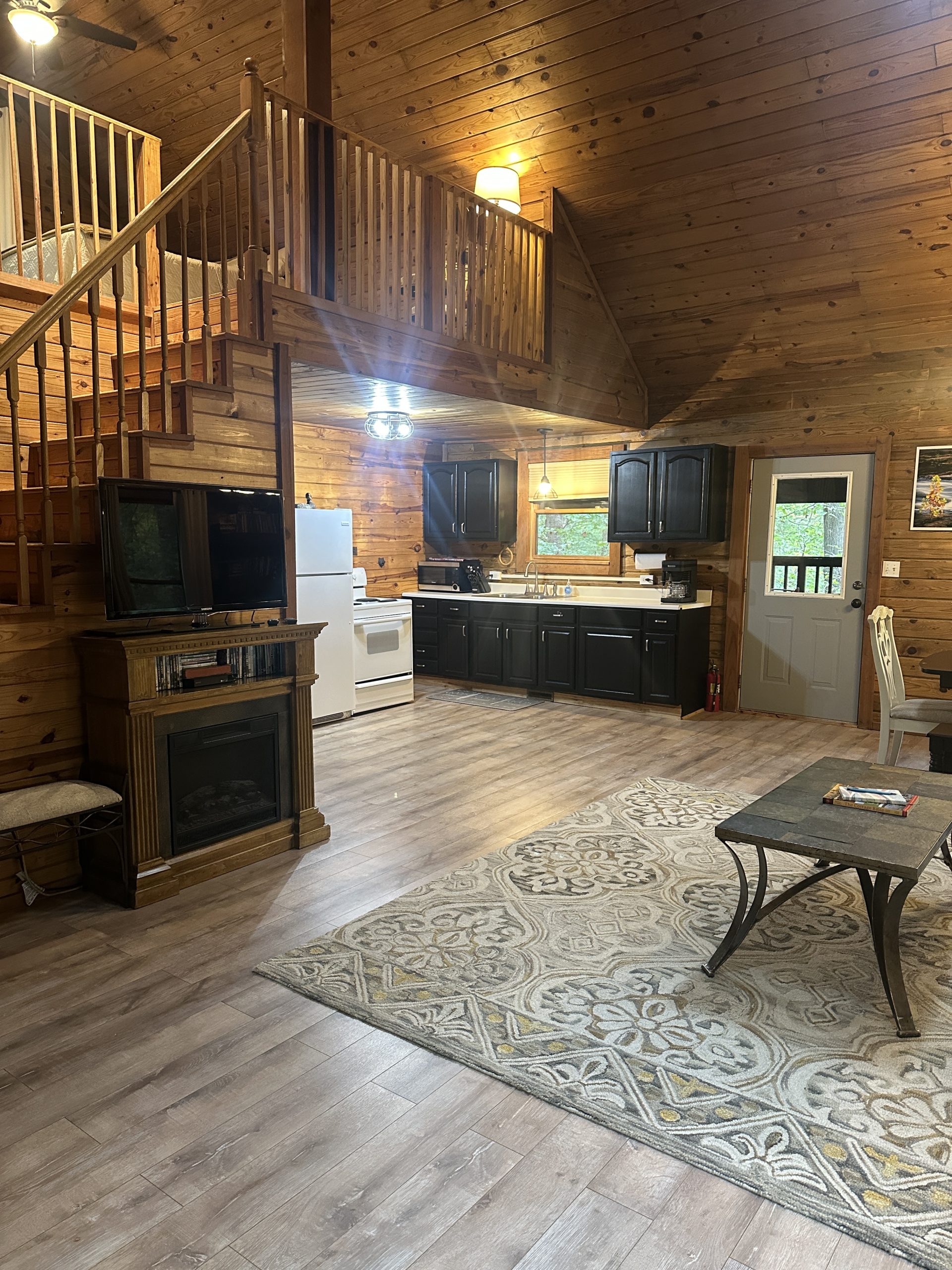 70A1B13A-2BA0-4DA7-A15B-5476661E73EC rustic hideaway cabins deck