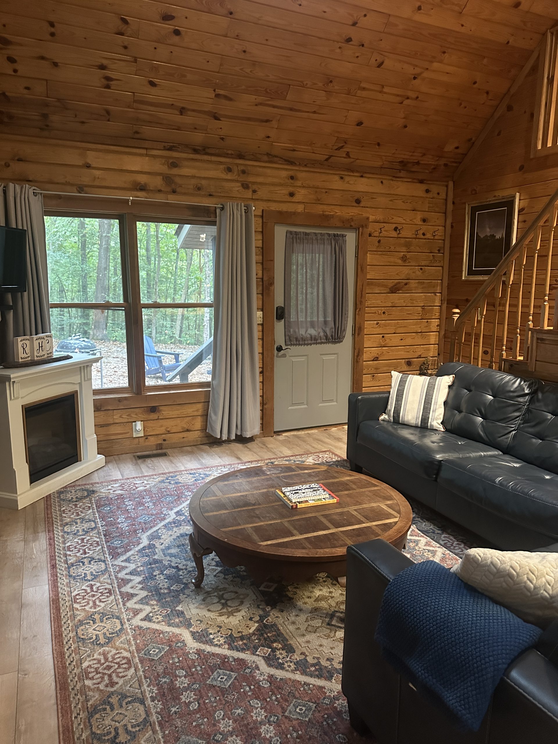 72E3F17B-A2AE-4C8C-A0F6-4C64DB5F9748 cabin living room